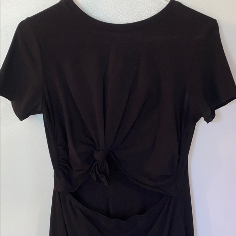 Cut-out & knotted t-shirt dress